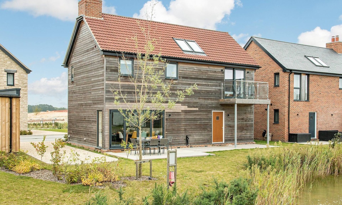 Holworth House | Wildside (WI15), Silverlake, Dorset. Lake Access.