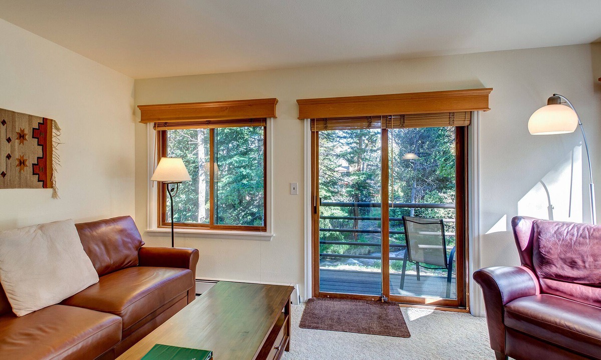 Four O'Clock Condo | Wildwood Suites Black Bear Condo: Ski-in, Downtown Breck