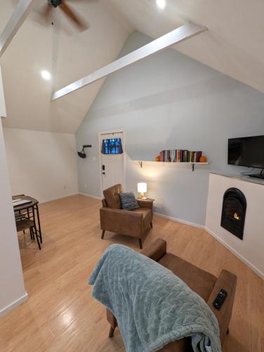 Northeast Neighbors Apartment | Willamette Cottage