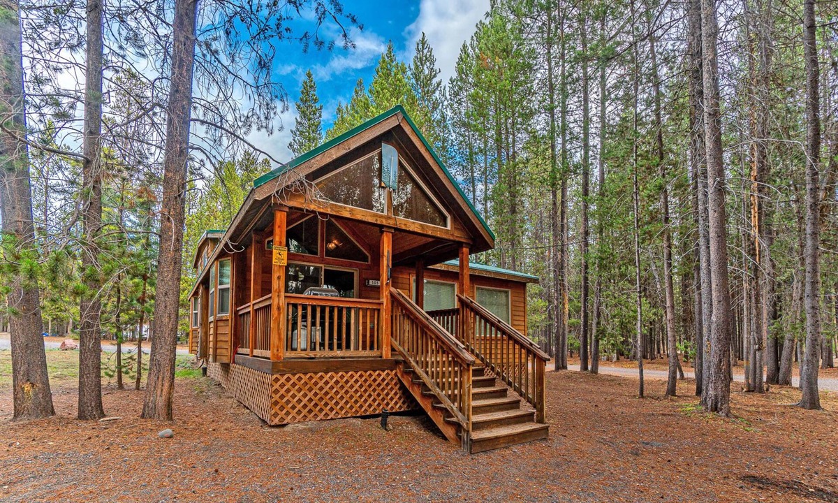 Crescent Hotel | Willamette Pass Inn Chalets