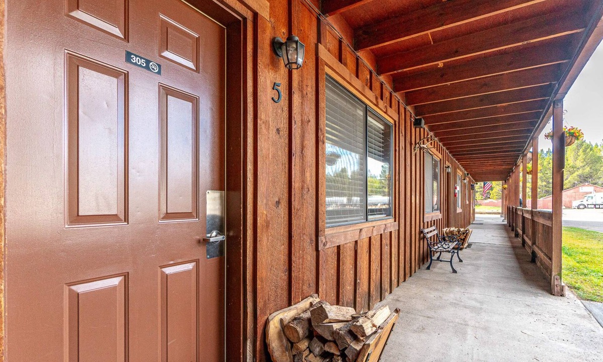 Crescent Hotel | Willamette Pass Inn