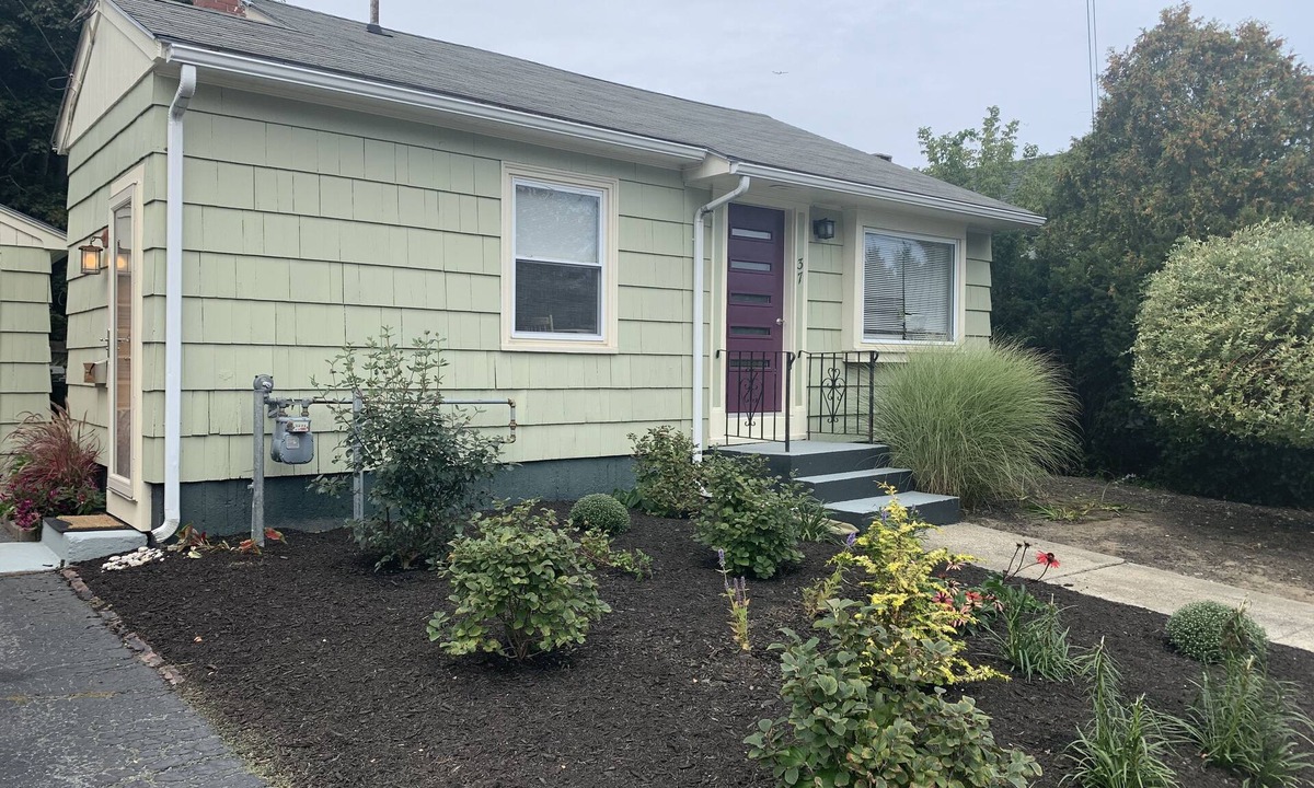Willard House | Willard Beach Two Bedroom Cottage - Available for October