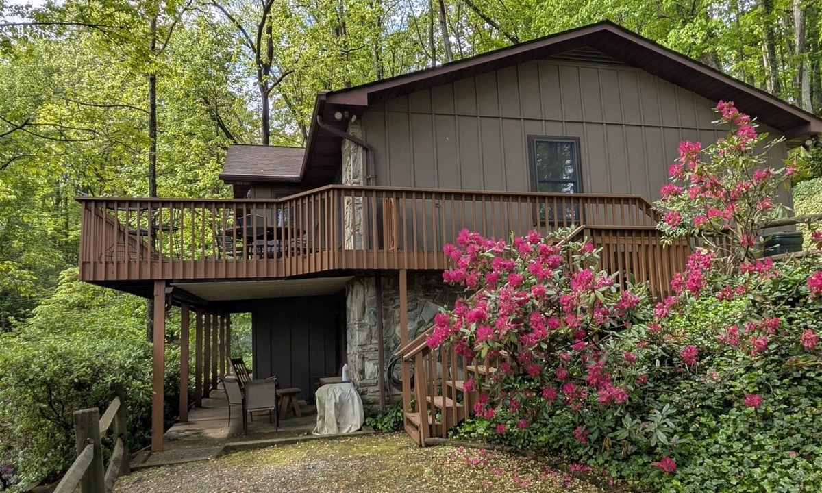 Lake Junaluska House | Williams Cottage/upper level on beautiful Lake Junaluska