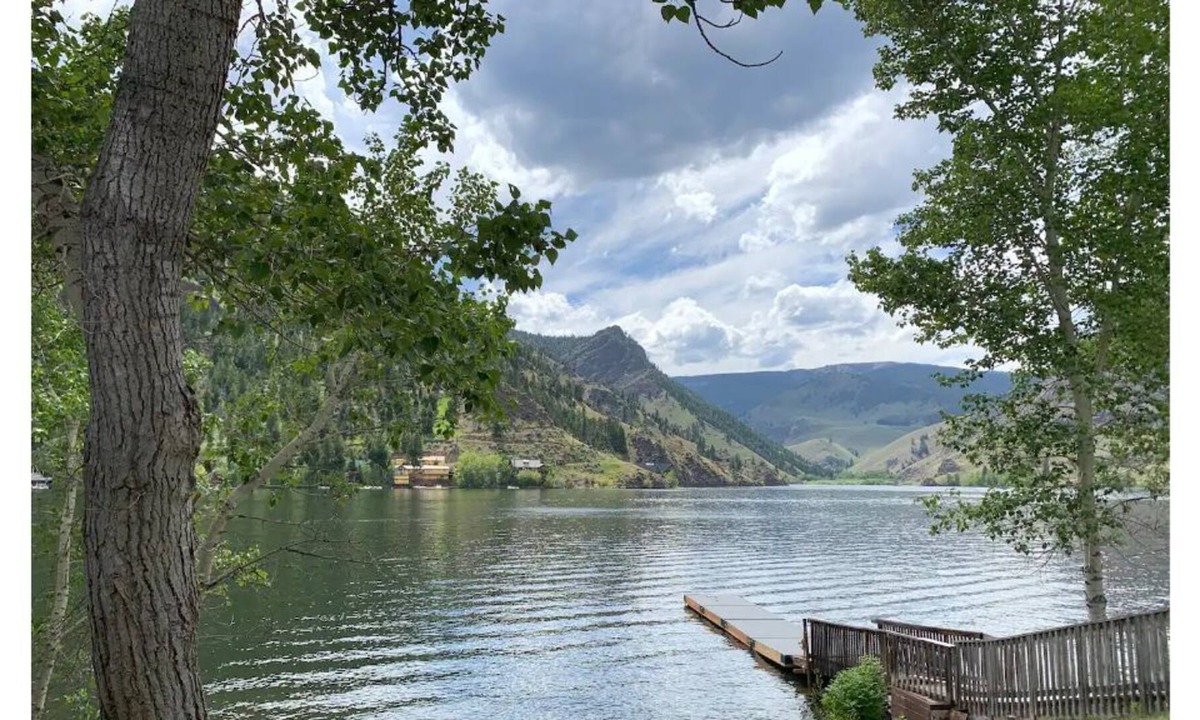 Salmon House | Williams Lake Resort