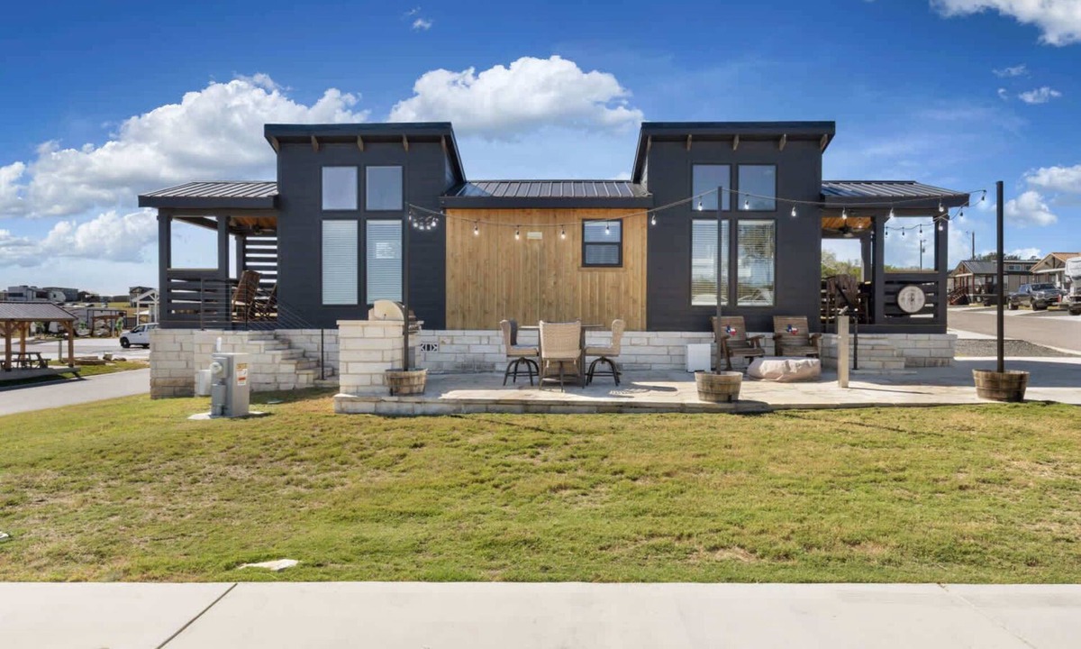 Fredericksburg House | Willie