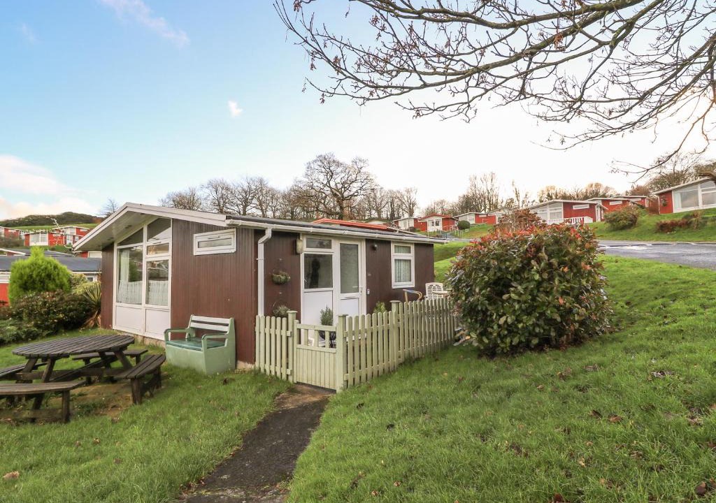 Llanybri House | Willow 80