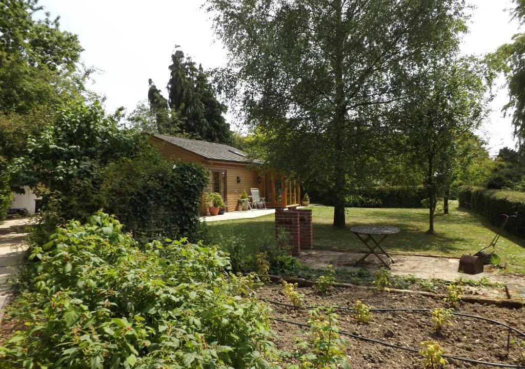 Bognor Regis Ski Chalet | Willow Cottage