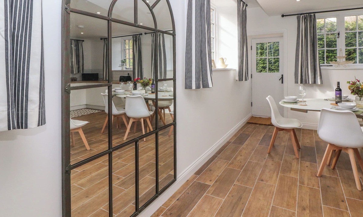 Hoylandswaine Cottage | Willow Cottage