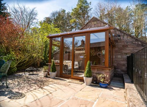 Upper Hulme House | Willow cottage with private hot tub