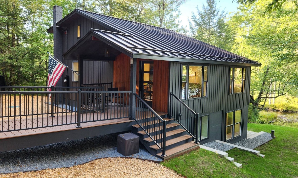 Jaffrey House | Willow Falls Home ~ Hot Tub & Waterfront