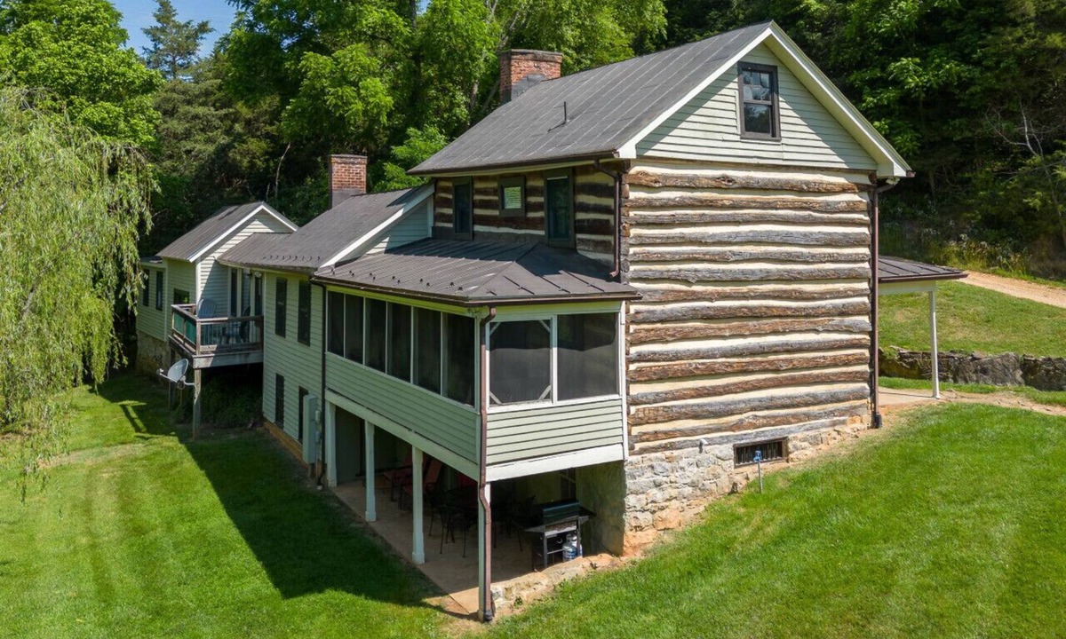Lexington Cabin | Willow Haven Secluded Creekside Cabin