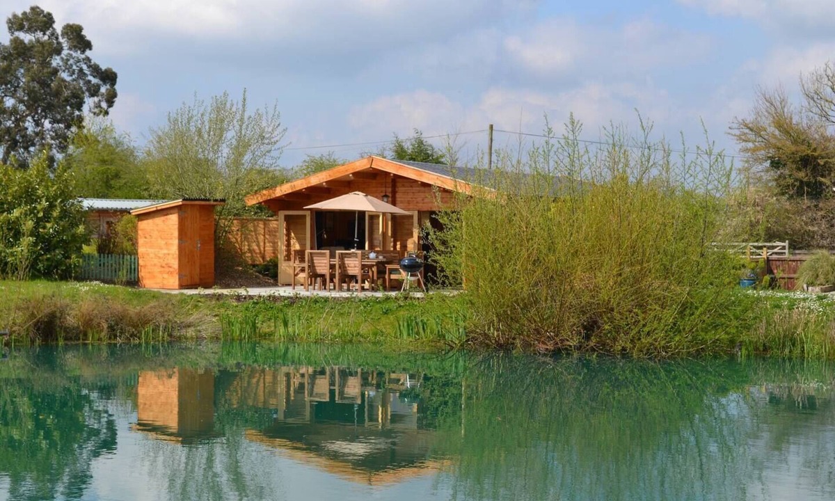 Stowmarket Cabin | Willow Lodge at Welhams Meadow