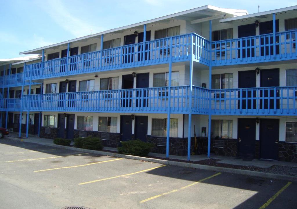 Cheney Hotel | Willow Springs Motel