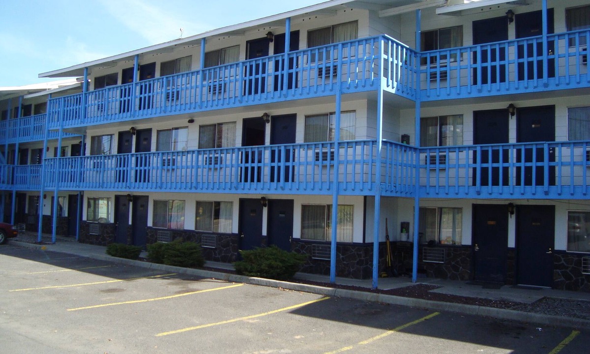 Cheney Hotel | Willow Springs Motel