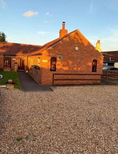 Barnby in the Willows House | Willow Tree Cottages