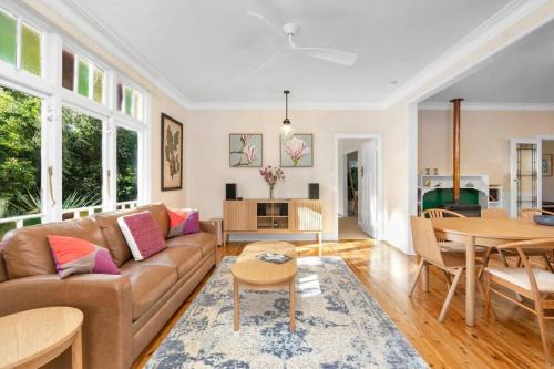 Bundanoon House | Willow Tree Cottage in Bustling Creative Bundanoon