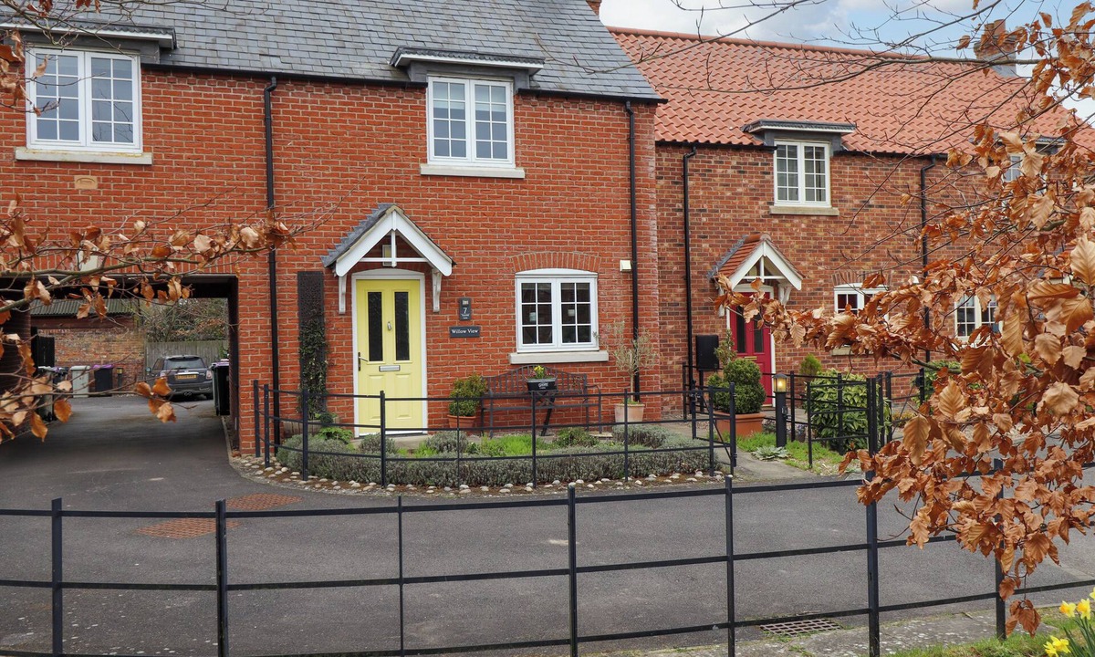 Woodhall Spa Cottage | WILLOW VIEW, pet friendly, with open fire in Bucknall