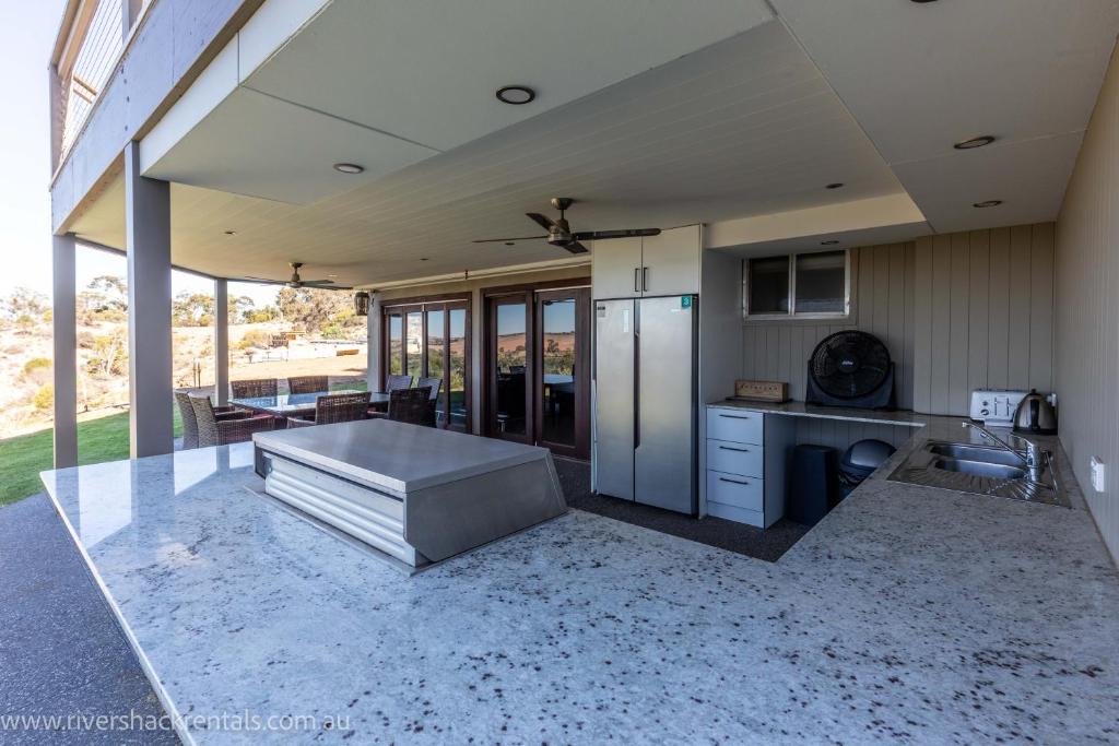 Walker Flat Resort | Willowdene Shack 8 Aruma River Resort