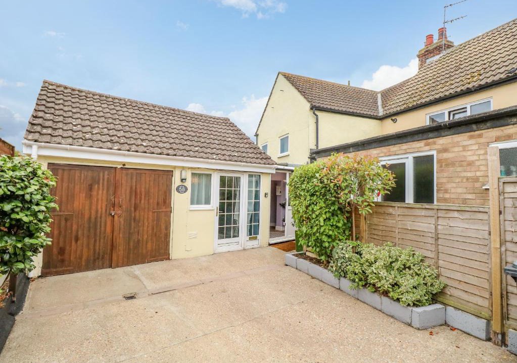Caister-on-Sea House | Wilrose Cottage