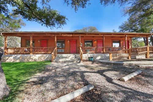 Wimberley Apartment | Wimberley Log Cabins Resort and Suites- Unit 8