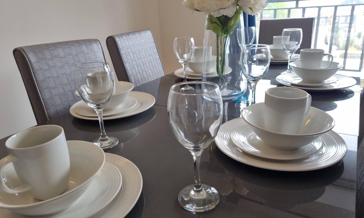 Abbey Apartment | Wimbledon 2Bed2bath Apartment with Free Parking