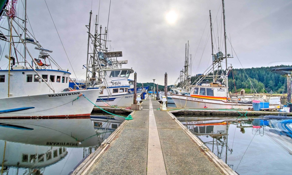 Winchester Bay Apartment | Winchester Bay Apt Near Dunes & State Parks!