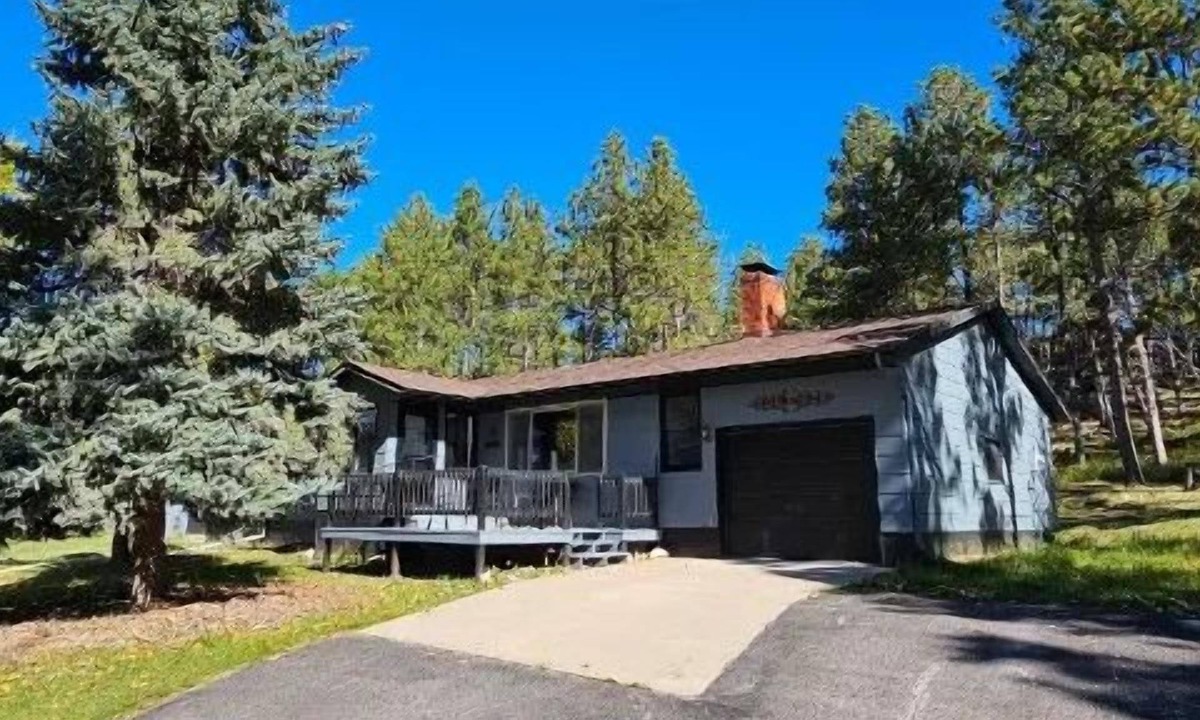 Custer House | Wind Dance Lodge w/HOT TUB Large Shop garage