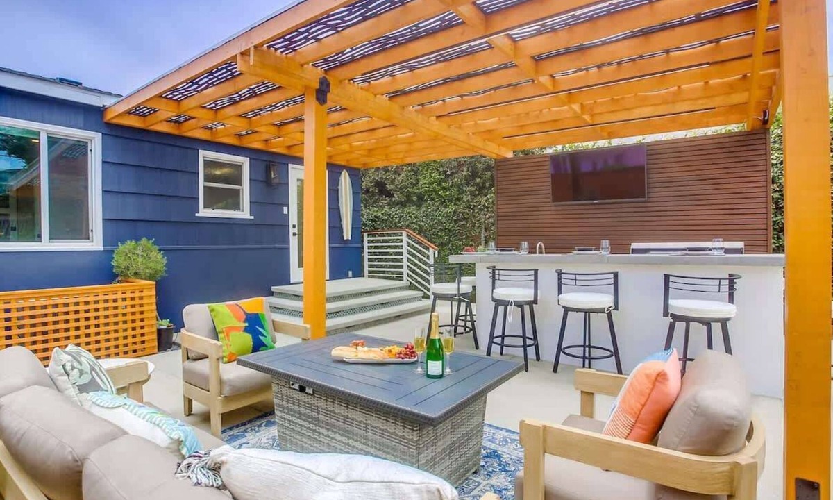 Beach Barber Tract Cottage | Windansea Beach House - beautifully updated 2BD
