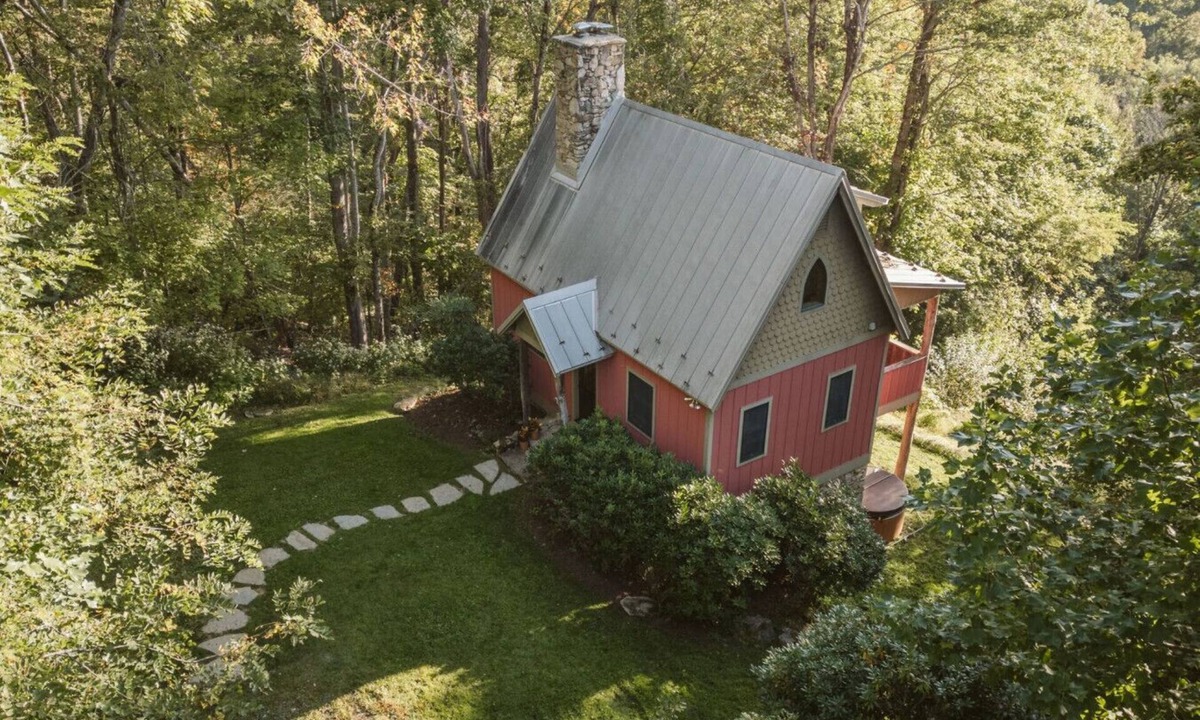 Lansing Cabin | Windfall Farm Aut Cottage