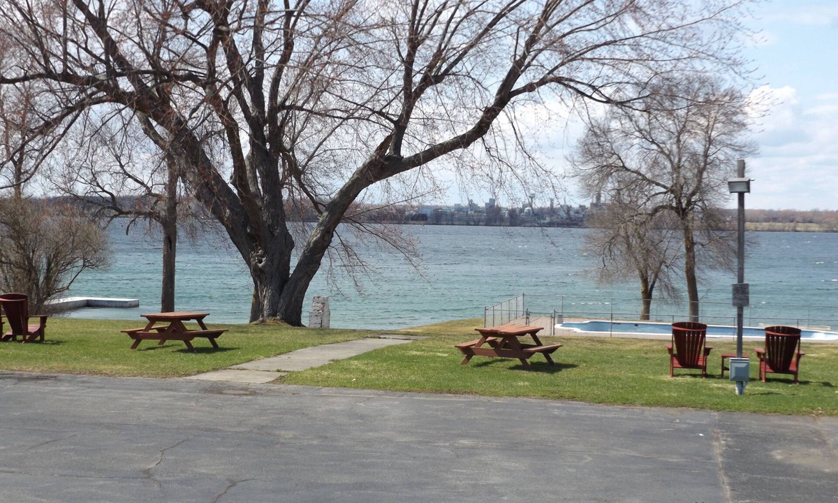 Town of Oswegatchie Hotel | Windjammer Lodge