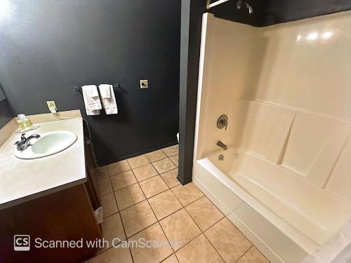 Lynden Hotel | Windmill Inn Lynden