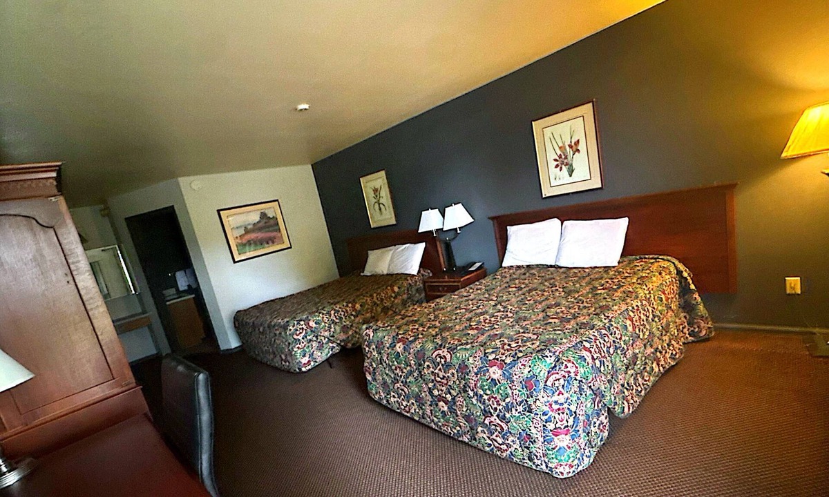 Lynden Hotel | Windmill Inn Lynden