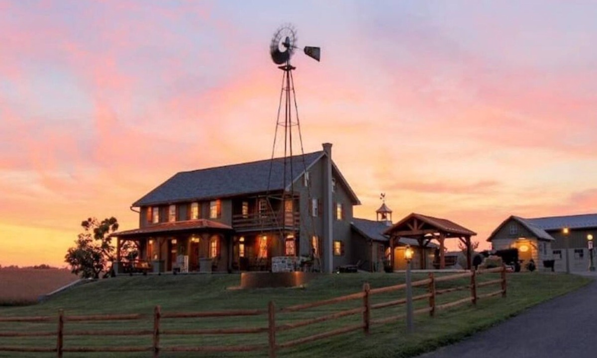 Elizabethtown House | Windmill Manor at Sunnyburn Farm