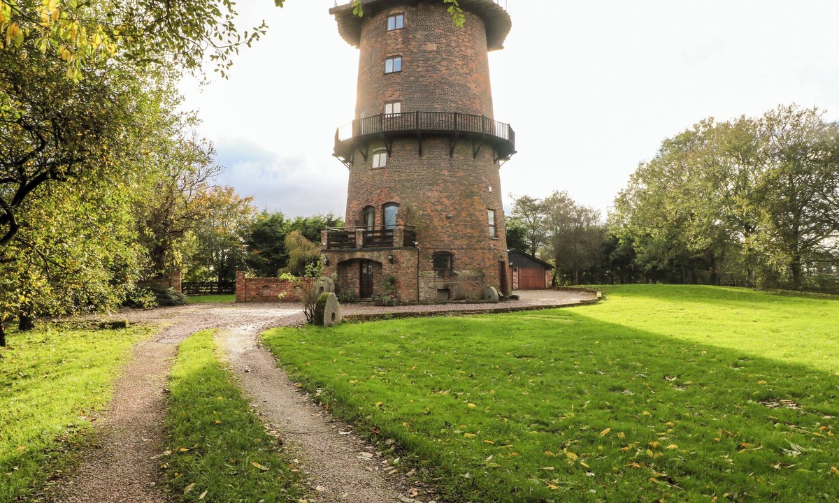 Ormskirk Cottage | Windmill On The Farm