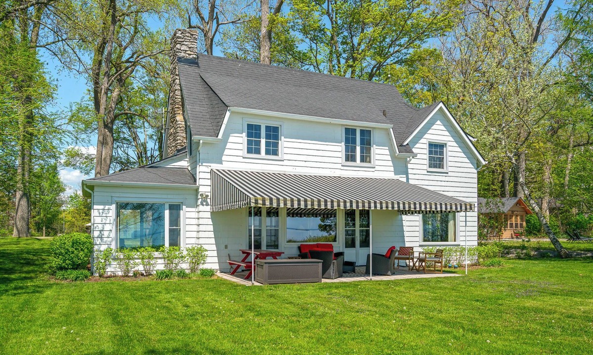 Fort Erie House | Windmill Point Place