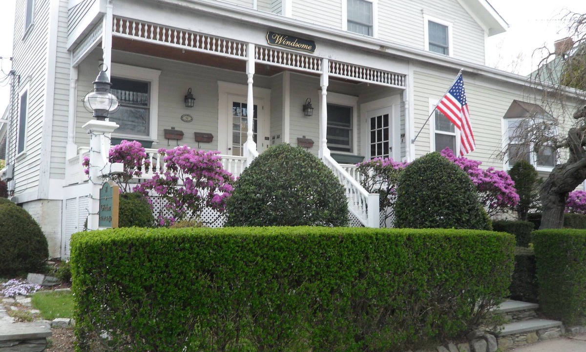 Off Broadway Bed & Breakfast | Windsome Bed & Breakfast