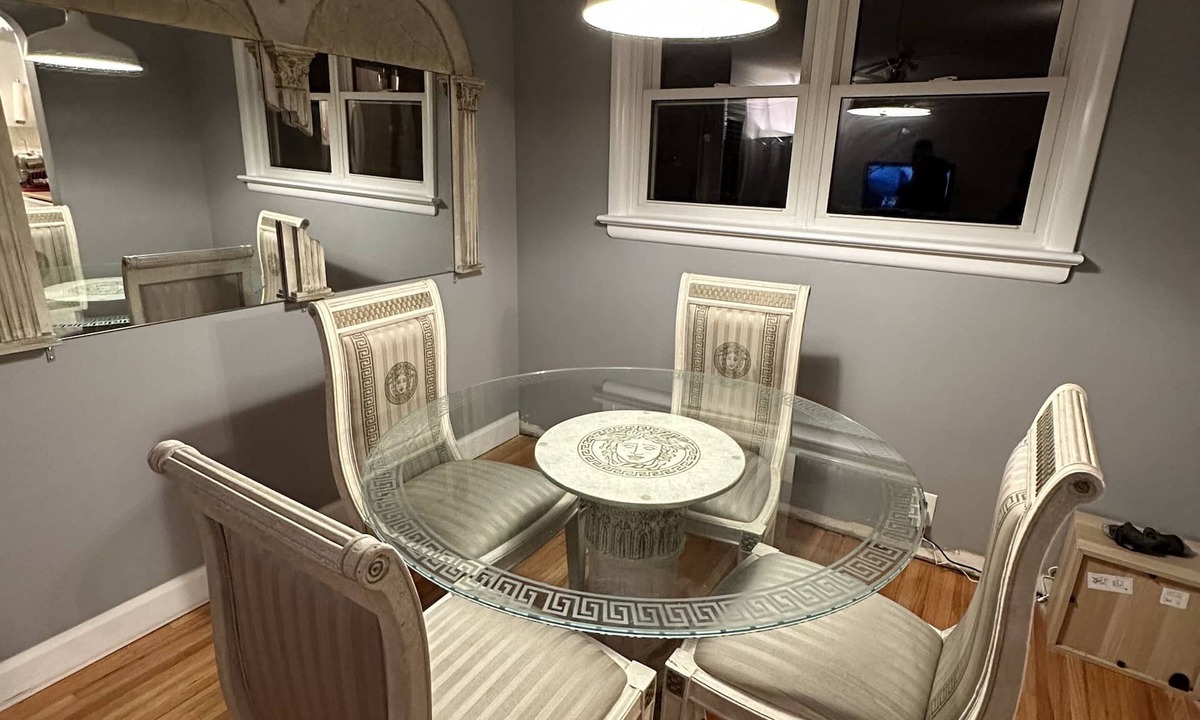 Windsor House | Windsor's Versace House 10min to all downtown adventures & beautiful river walks