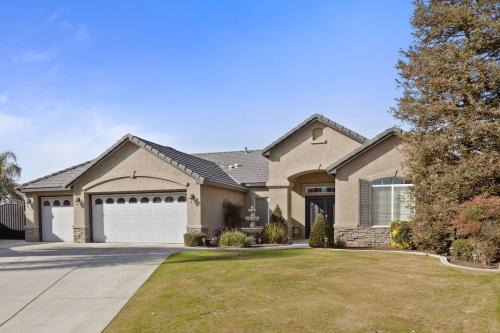 Greenacres House | Windward Bay Executive 3BR Office Home Pool