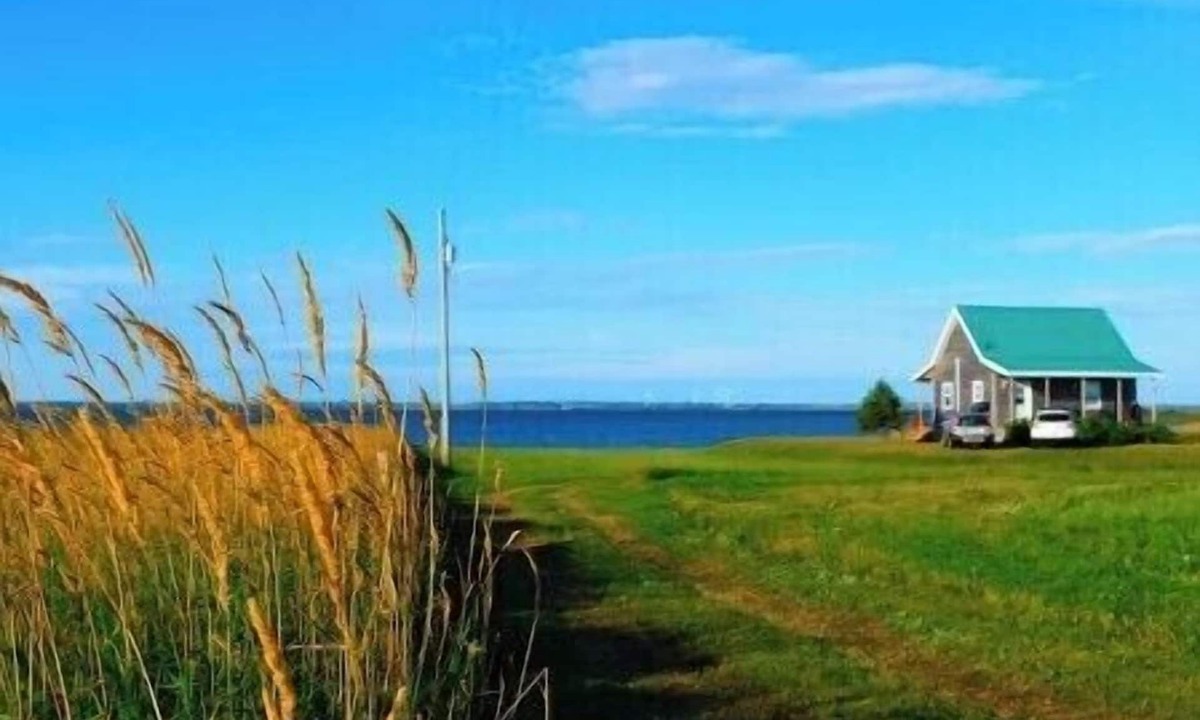Hamilton Cottage | Windy Dreams: an idyllic, cozy seaside PEI cottage