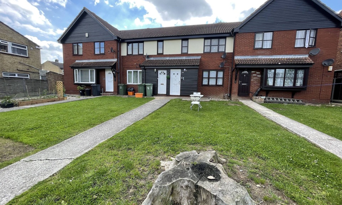 Vange House | WindyS Basildon Smart Home, you will love it.