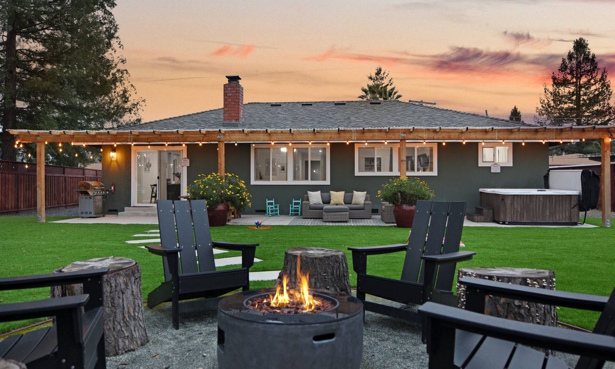 Santa Rosa House | Wine Country Backyard Escape