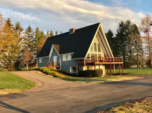 Town of Benton House | Wine Country Chalet Lake Views Fire Pit and BBQ
