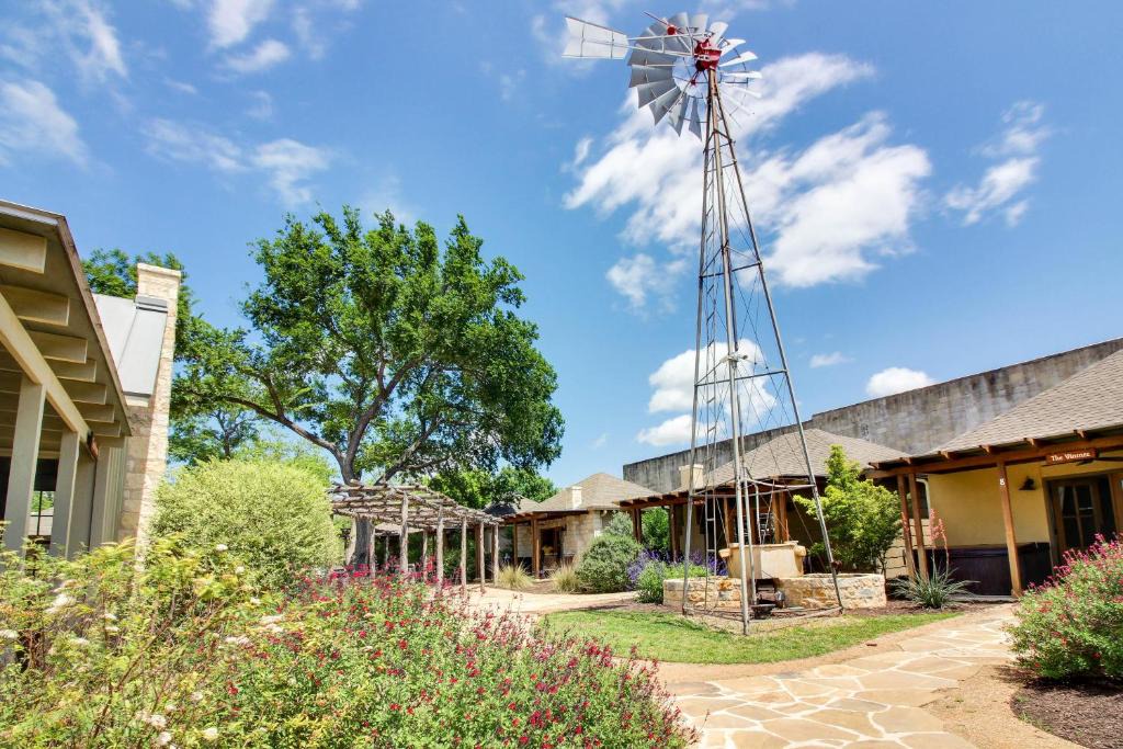 Fredericksburg Apartment | Wine Country Cottages on Main