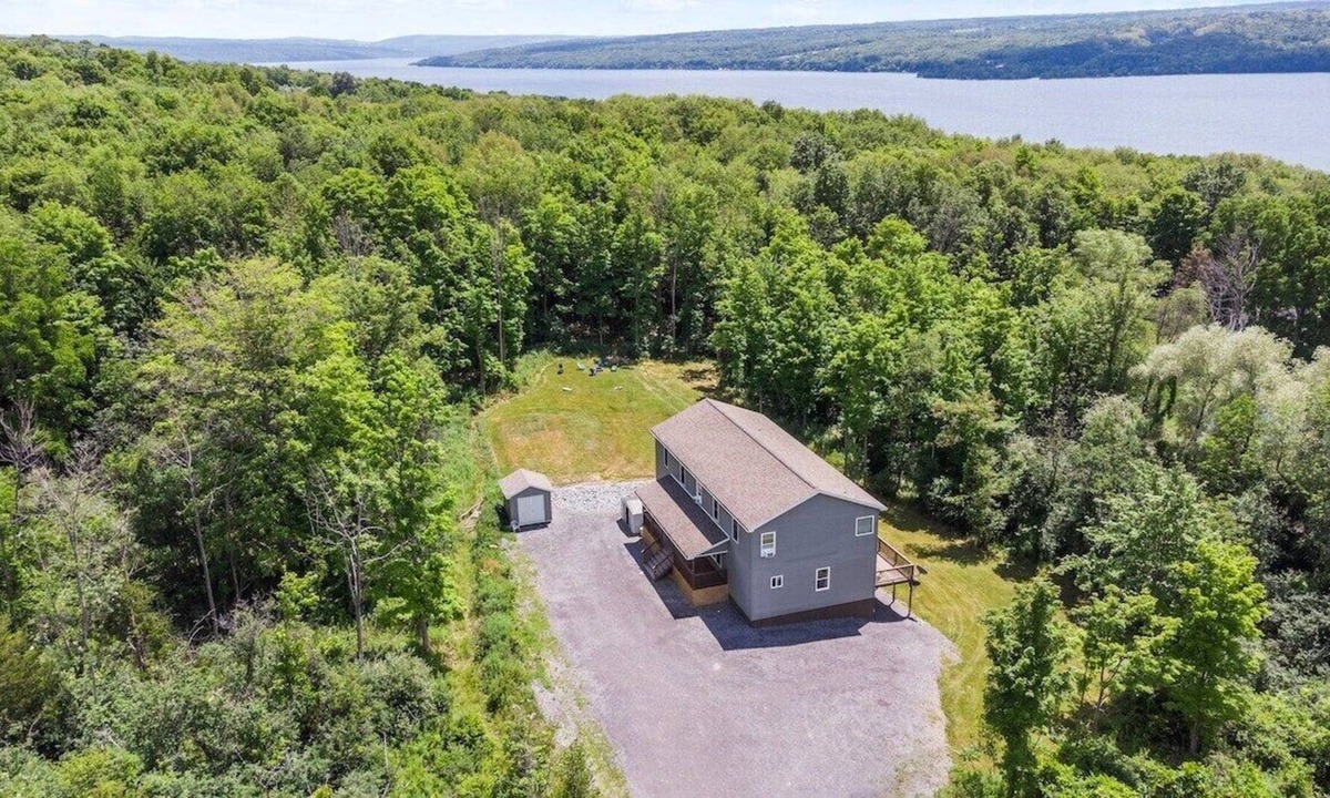 Lansing House | Wine Country Getaway! Fire Pit!