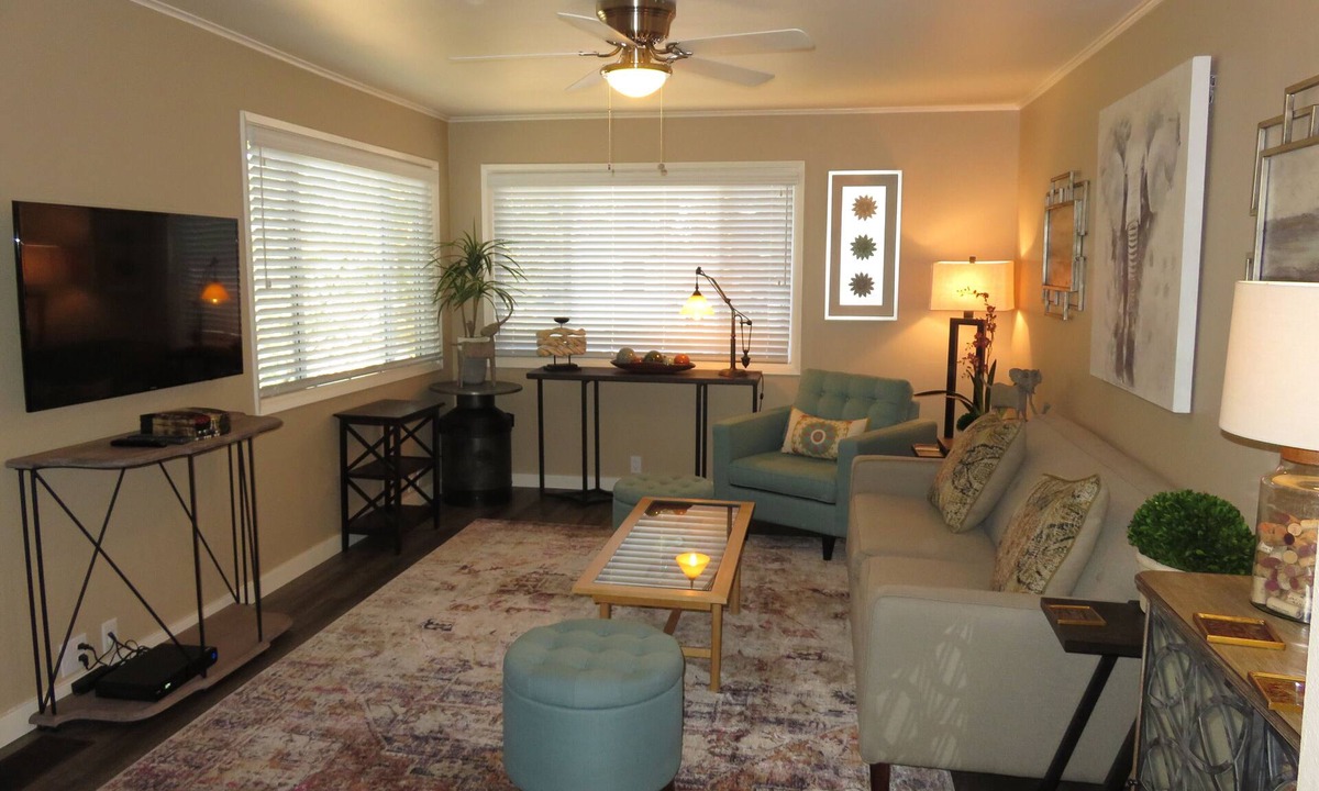 Boyes Hot Springs House | Wine Country Getaway under the Oak