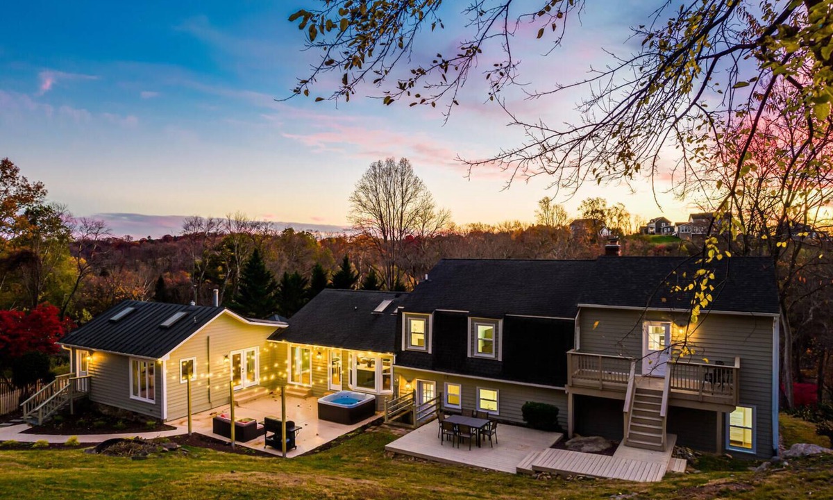 Blue Ridge House | Wine Country, Pool, Game Room, Deck, 3 Master Beds