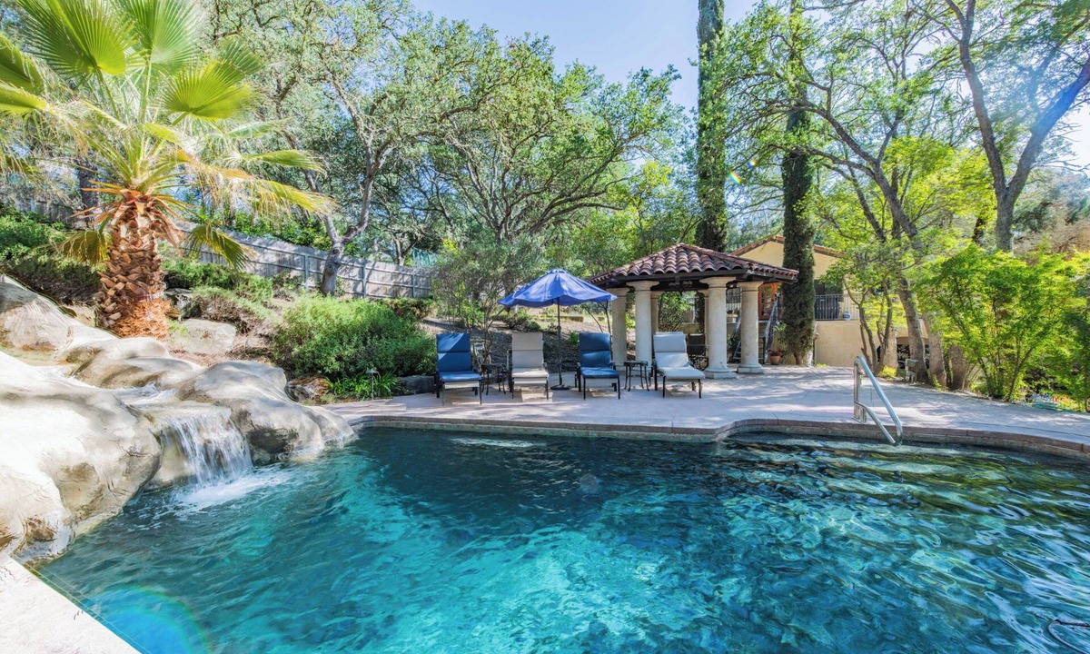 Atascadero House | Wine Country Resort - Sleeps 19 - 7BRs, 7 Private BAs, Pool, Hot Tub