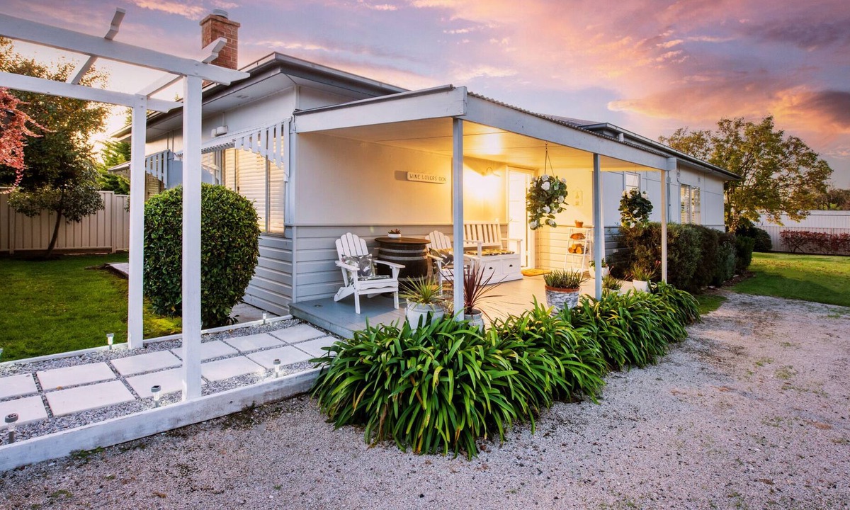 Central Mudgee House | Wine Lovers Den - Beautiful Getaway Cottage