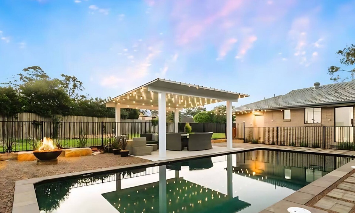 Nulkaba House | Wine Stop Quarters Pool, Tour, Pickup Wineries