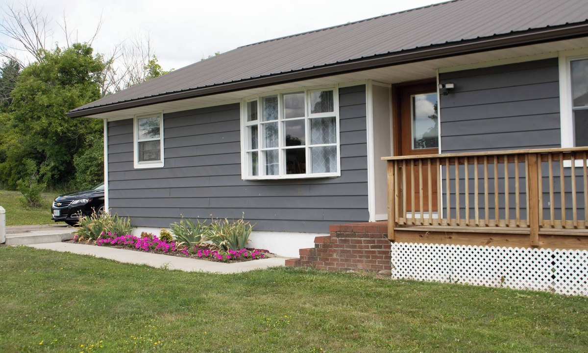 Rock Stream Cabin | Wine Trail Central-3 BDR Lodge